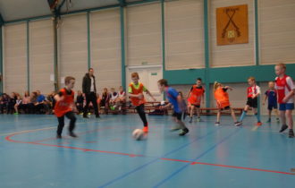 Zaalvoetbal toernooi voor groep 3 t/m 5 groot succes