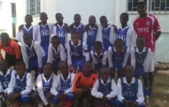 Kleding van VV de Lauwers naar Raptim Football Academy in Gambia